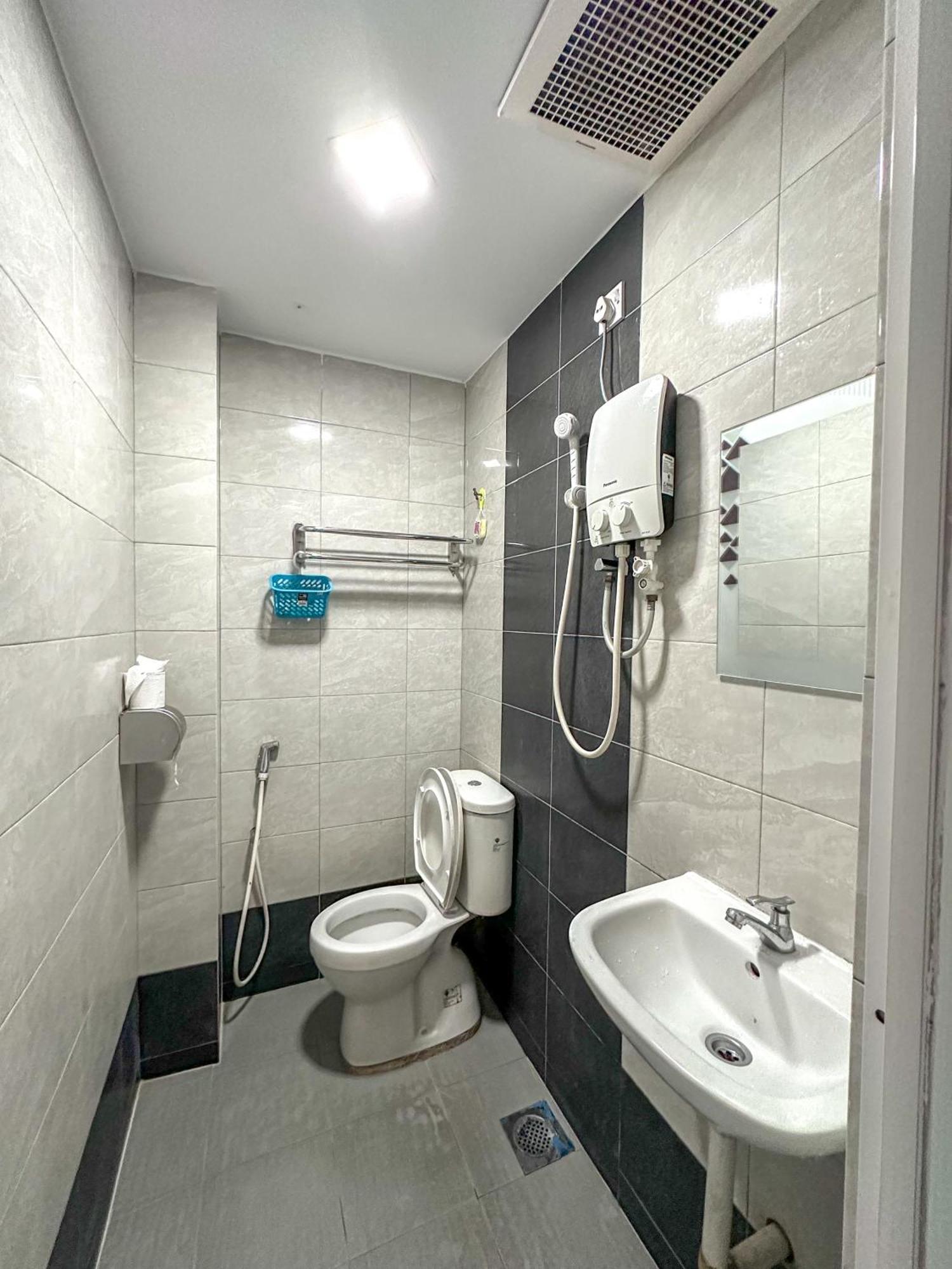 G Star Hotel Пантай Ремис Экстерьер фото